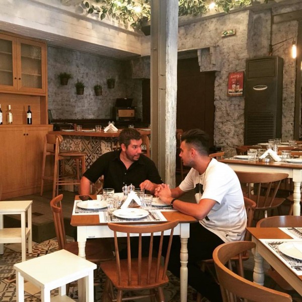 Newspistol TV: Πρώτη επιλογή διασκέδασης και φαγητού το ΜΑΣΤΙΧΑ μεζεδοπωλείο Μπαρ στην Θεσσαλονίκη.