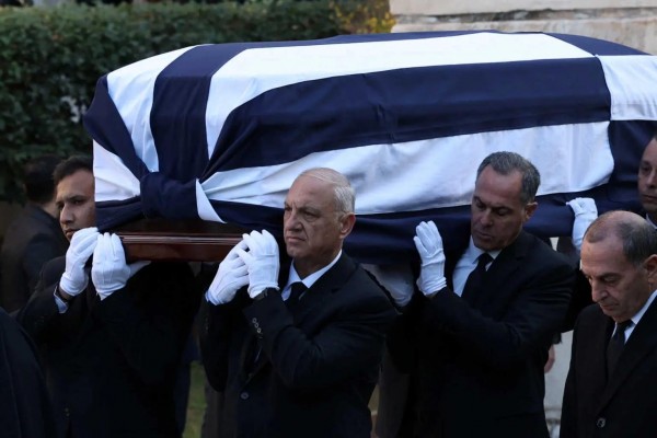 Κηδεία Κωνσταντίνου : Ζήτω ο βασιλιάς» φώναζε ο κόσμος . Έψαλαν τον εθνικό ύμνο