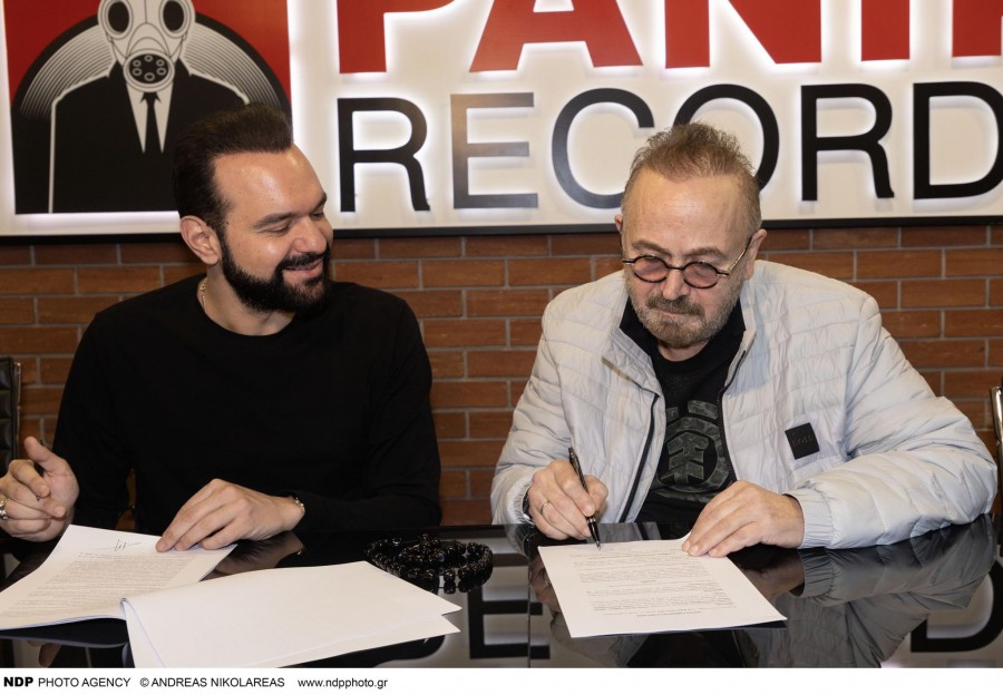 Ο Σταμάτης Γονίδης στην οικογένεια της Panik Records!