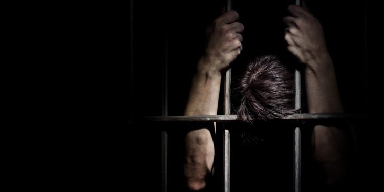 Στη φυλακή ο 35χρονος που παρίστανε τον αστυνομικό και είχε υλικό παιδικής πορνογραφίας