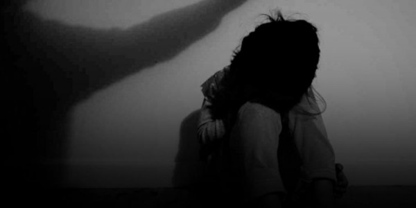 16χρονη στην Κρήτη : Κακοποίηση  από τον πατέρα, τη μητέρα και τον πατριό της !