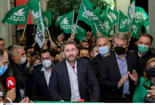 Ο Νίκος Ανδρουλάκης νέος πρόεδρος στο Κίνημα Αλλαγής με 67,9% .