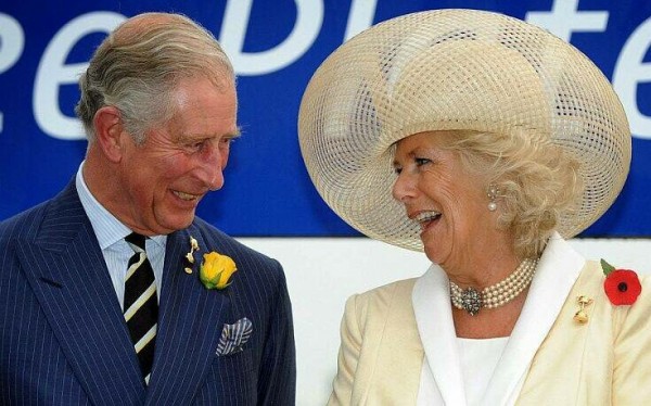 Μουρμούρες στην Βρετανία: Ο βασιλιάς Κάρολος «χρίζει» βασίλισσα την Καμίλα .