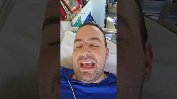 Στο νοσοκομείο ο Μαυρίκιος Μαυρικίου – Λιποθύμησε πριν βγει στην εκπομπή που συνεργάζεται στην Κύπρο.