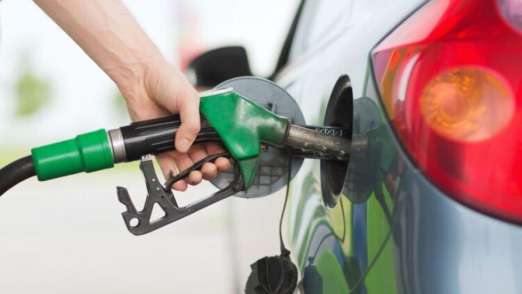 Πέφτουν οι τιμές, έρχονται σημαντικές μειώσεις στην αντλία – Κάτω από 2 ευρώ η βενζίνη