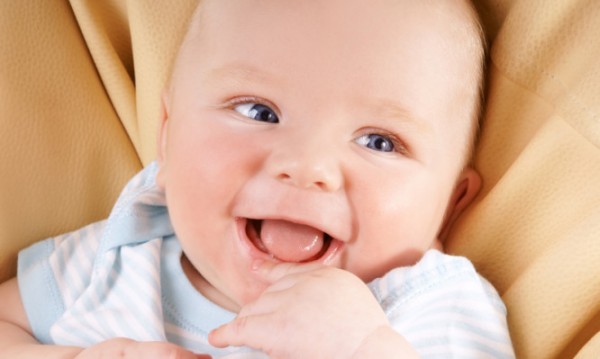 Τελικά γιατί γελούν τα μωρά;