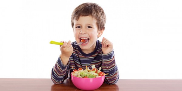 Πώς να πείσουμε το παιδί να τρώει υγιεινά