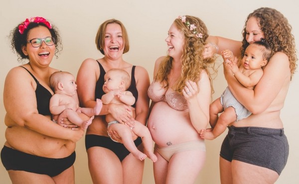 Μαμάδες μας δείχνουν το σώμα τους μετά τη γέννα χωρίς ίχνος ρετούς